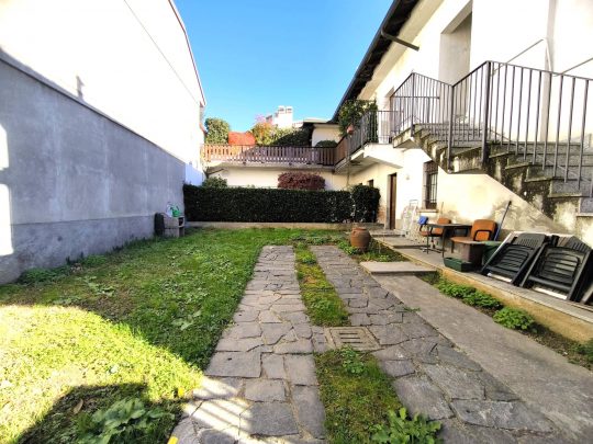 2 Locali - Corte bifamiliare con giardino